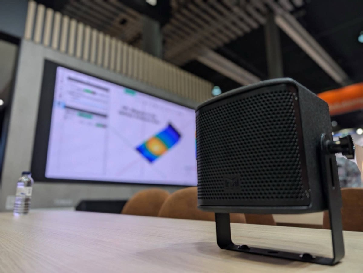 A Martin Audio loudspeaker in front of a DISPLAY 3 coverage prediction on the stand at ISE