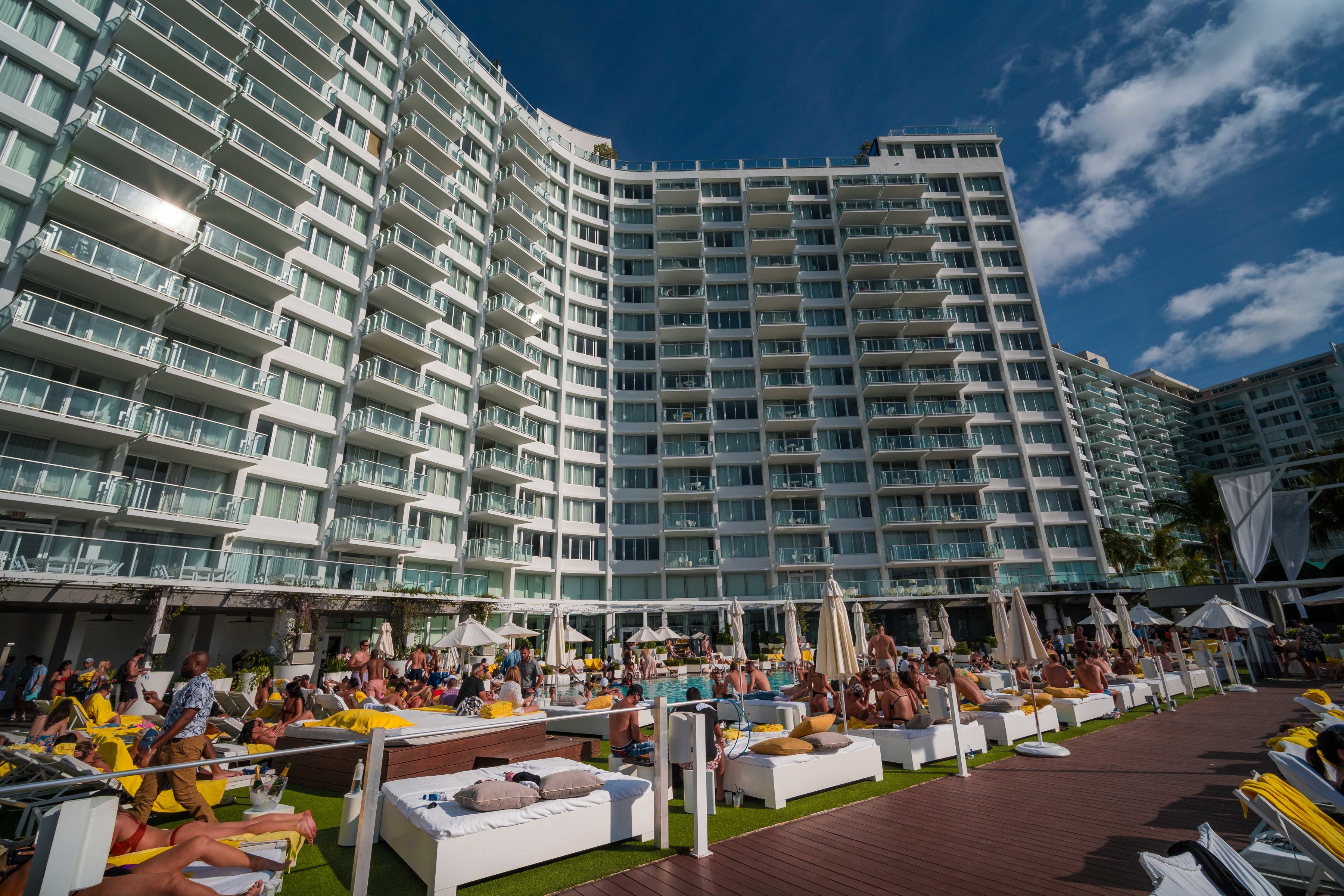 AVLI Upgrades Luxury Miami Beach Hotel Pool Decks with Martin Audio